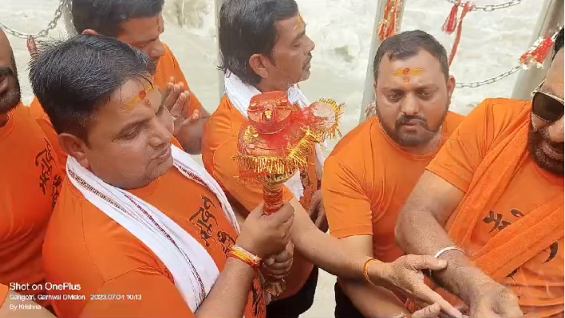 UP: 109 youths of Madhya Pradesh is going on Kanwar Yatra from Gangotri to Rameswaram for happiness of farmers