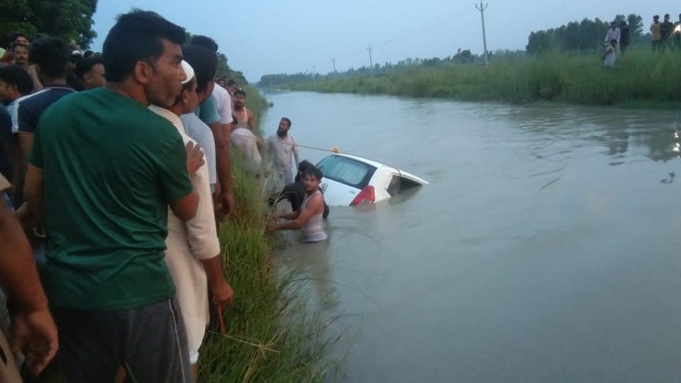 One youth died after car fell into the canal, another missing