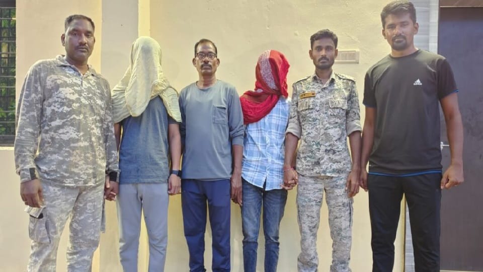 Two accused arrested with huge amount of Naxalites on Chhattisgarh-Maharashtra border