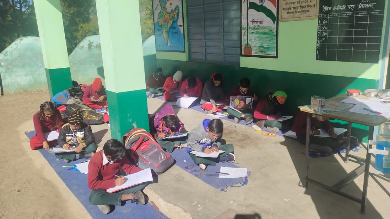 Himachal sirmour news: three classes running in one room in Sarahan school Sirmour
