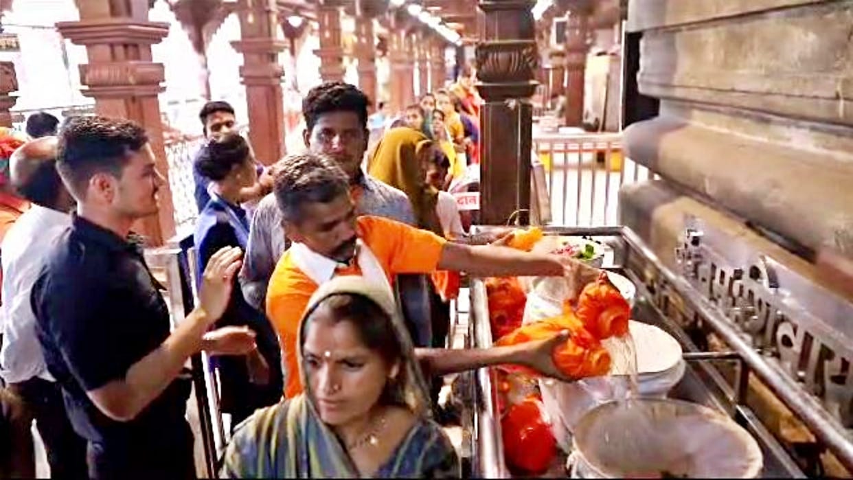Ujjain: Kanwar Water Was Offered To Mahakal From Gate Number-4, See Mahakaleshwar Temple Photos