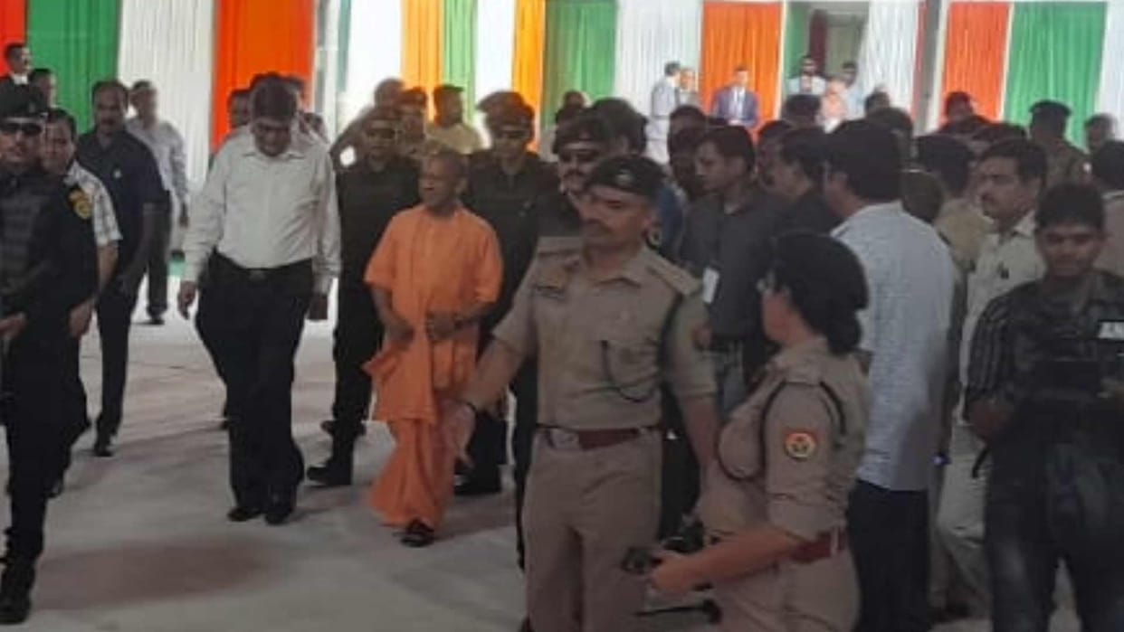 CM Yogi Adityanath inspected Vande Bharat train in Gorakhpur railway station