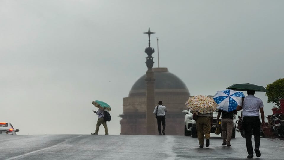 Waterlogging on roads due to heavy rains in Delhi-NCR
