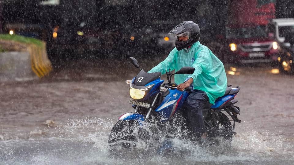 Waterlogging on roads due to heavy rains in Delhi-NCR