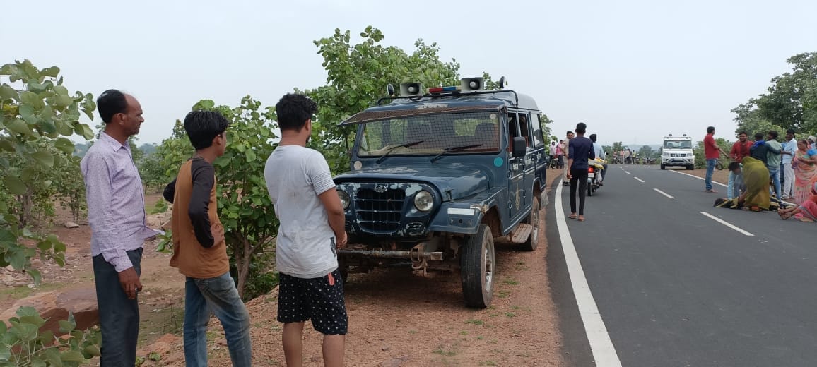 Damoh: Two youths riding bike died due to collision with police vehicle, relatives created ruckus