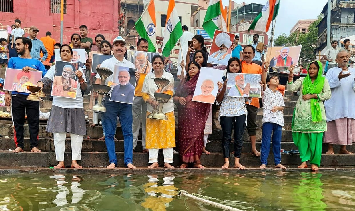 Namami Gange performed special Ganga Aarti to welcome PM Modi, cleaned Ganga and gave the message of cleanline