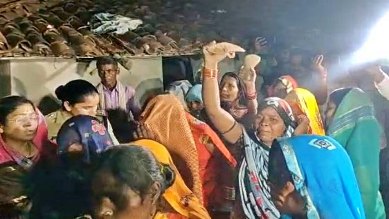 Women showed slippers to BJP MLA in direct urination