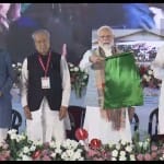 पीएम मोदी ने हरी झंडी दिखाकर अंतागढ़ को डेमू पैसेंजर ट्रेन की सौगात।