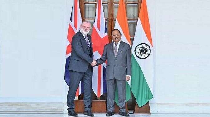ब्रिटेन के एनएसए टिम बैरो भारत दौरे पर, डोभाल से की मुलाकात