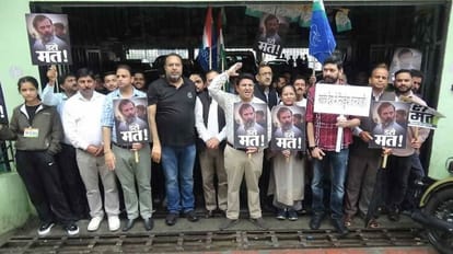 Congress leaders protest in support of Rahul gandhi amid rain