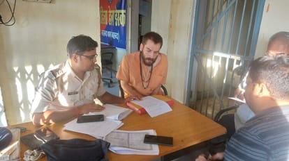 Aadhaar Card : रूसी नागरिक के पास आधार; पश्चिम बंगाल के पते पर UID बनवा पूरा भारत घूमा, बिहार में पकड़ाया Bihar Police : Aadhaar Card found with Russian citizen, UID made in mamta banerjee bengal found in nalanda