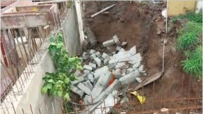 MP News:महाकाल मंदिर में नैवेद्य कक्ष के पास की दीवार गिरी, यहां बनाया जाता है बाबा का भोग