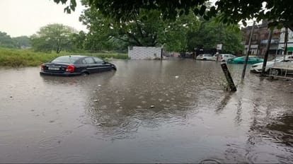 waterlogging on the roads due to rain in bareilly