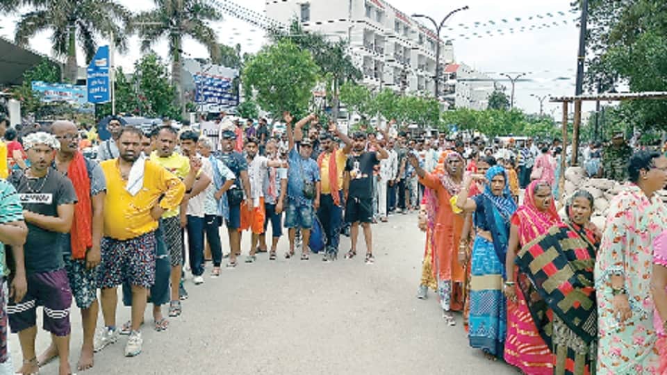 Amarnath Yatra 2023: Yatra halted due to rain, entry to base camp closed