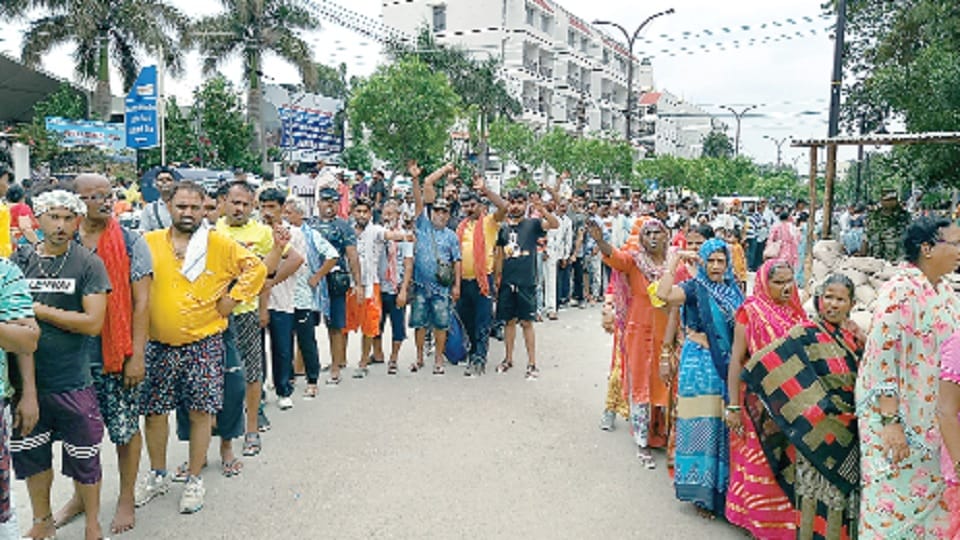 Amarnath Yatra 2023: Yatra halted due to rain, entry to base camp closed