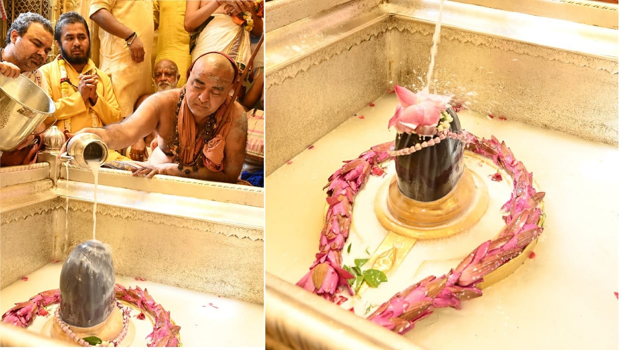 Kanchi Shankaracharya Maharaj started Chaturmas after taking permission from Baba Vishwanath