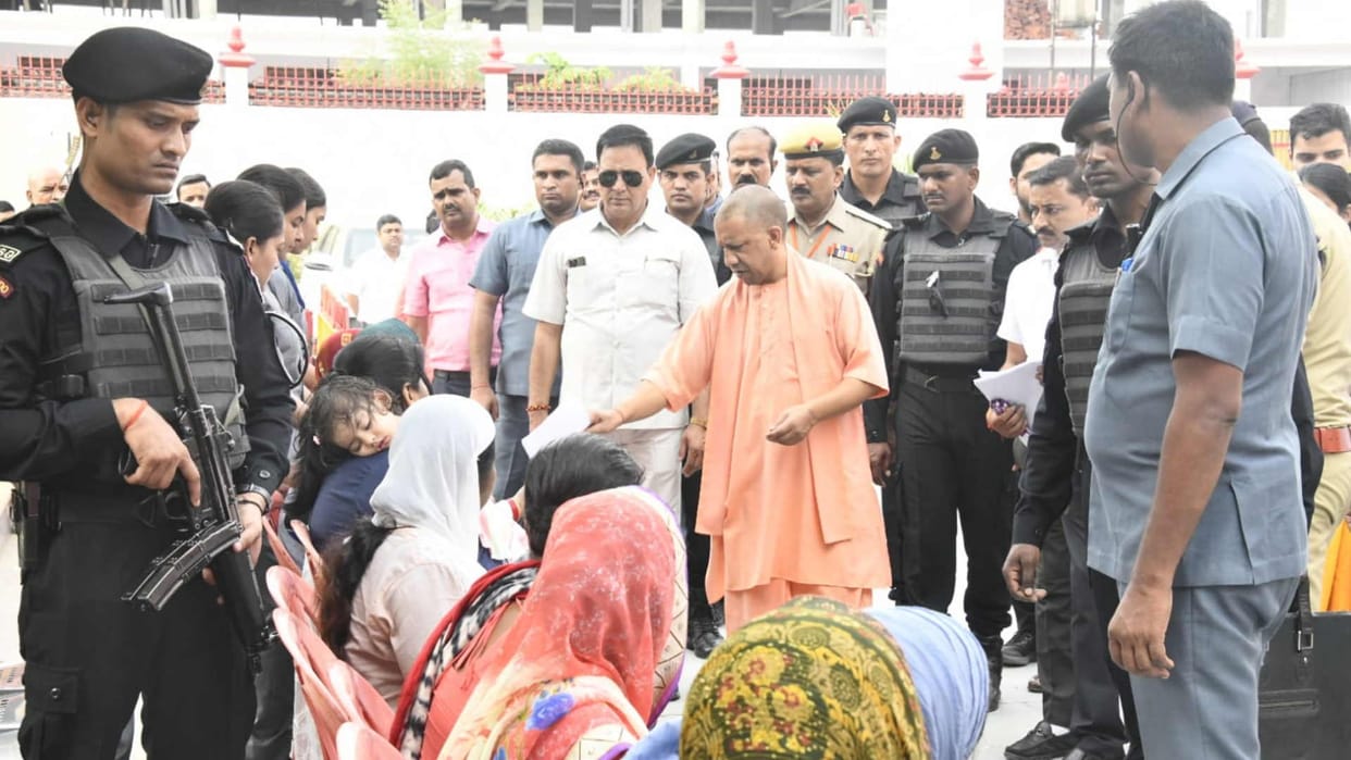 CM Yogi heard complaint in Gorakhnath temple Gorakhpur