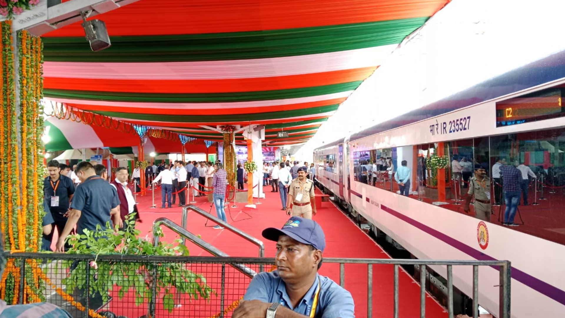 PM Modi flags off Vande Bharat Express running from Gorakhpur to Ayodhya via Lucknow