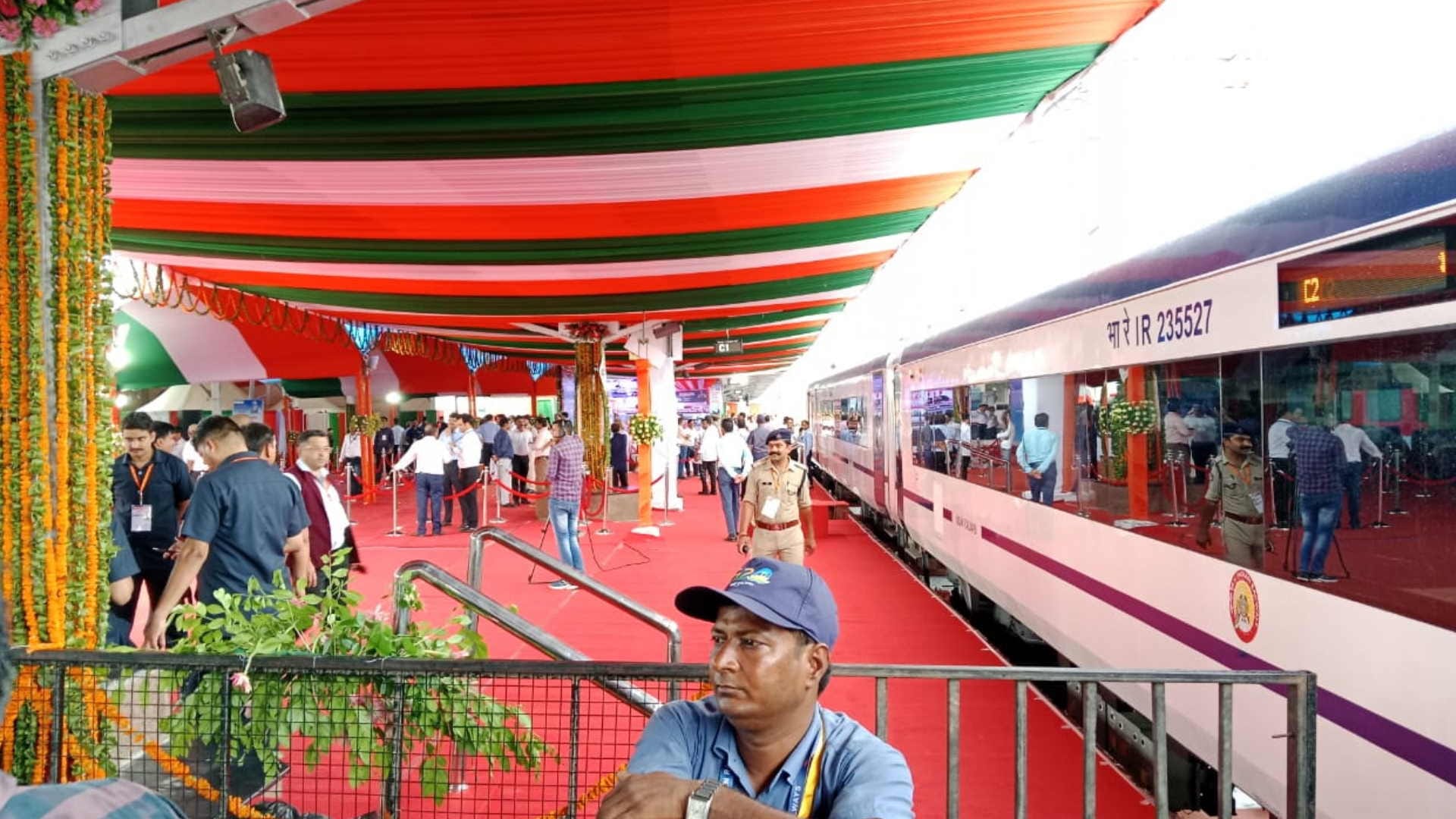 PM Modi flags off Vande Bharat Express running from Gorakhpur to Ayodhya via Lucknow