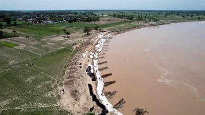 Six houses collapsed due to erosion in Sharda river in Lakhimpur Kheri