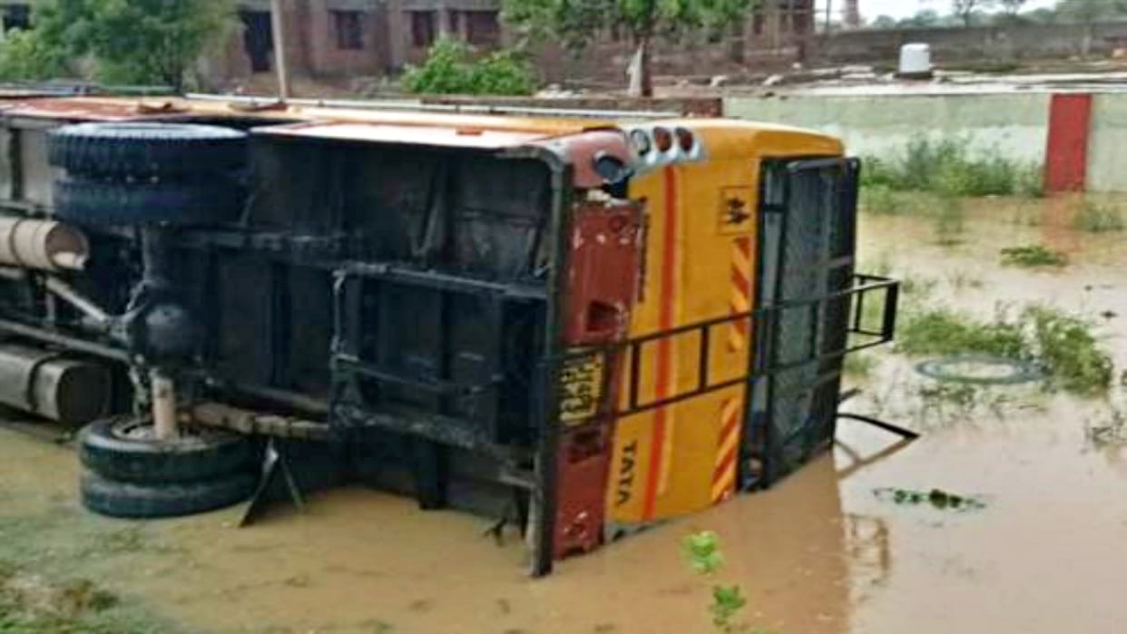 Bus overturned while trying to save buffalo in Dausa Lalsot