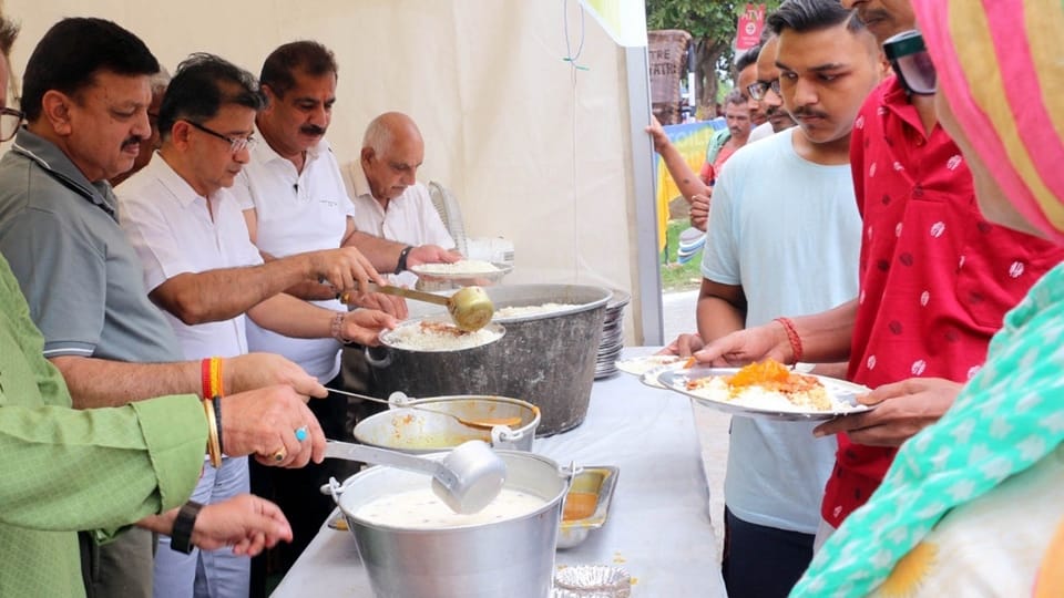 Amarnath Yatra: Langar dishes exceed expectations  Devotees much liking the service of Langer orgs