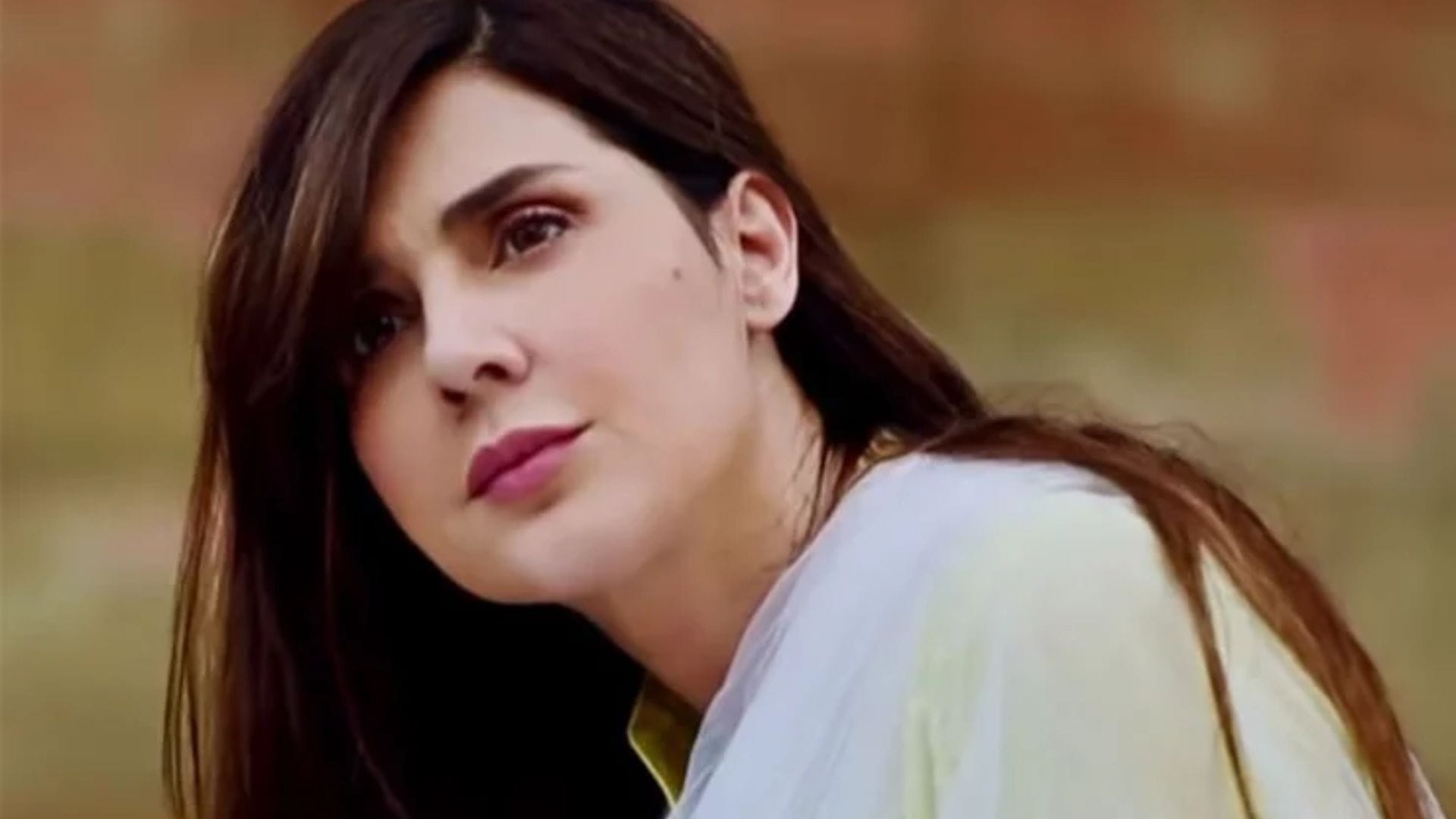 pakistani actress mahnoor baloch on shahrukh khan said he does not know acting and he is not handsome