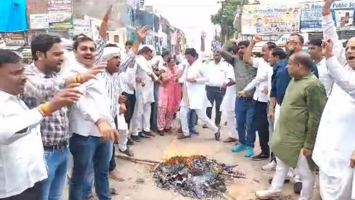 rejection of Rahul Gandhi petition in Gujarat HC Congressmen Angered  burn effigies of PM Modi