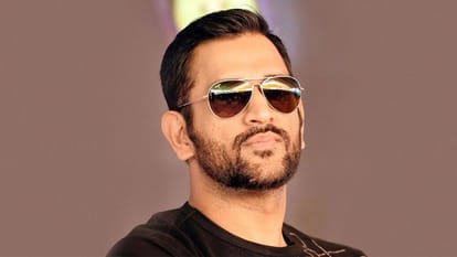 Chennai Super Kings captain Mahendra Singh Dhoni gave relationships advice to youth