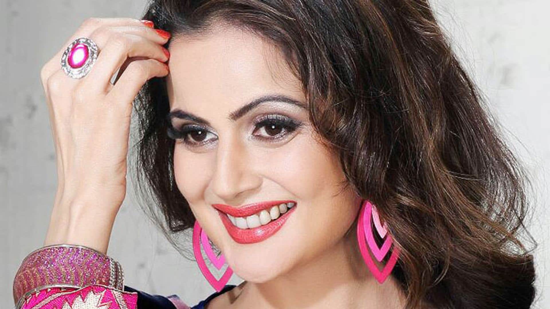 These Hot TV Actresses Were Air Hostess Before Starting Acting Careers Deepika Kakkar Akanksha Puri