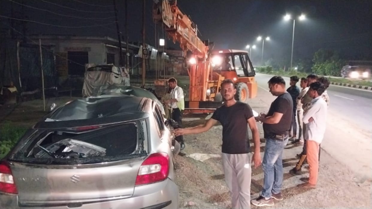 Youths of other communities sect took the injured to hospital after accident on highway in Meerut, two died
