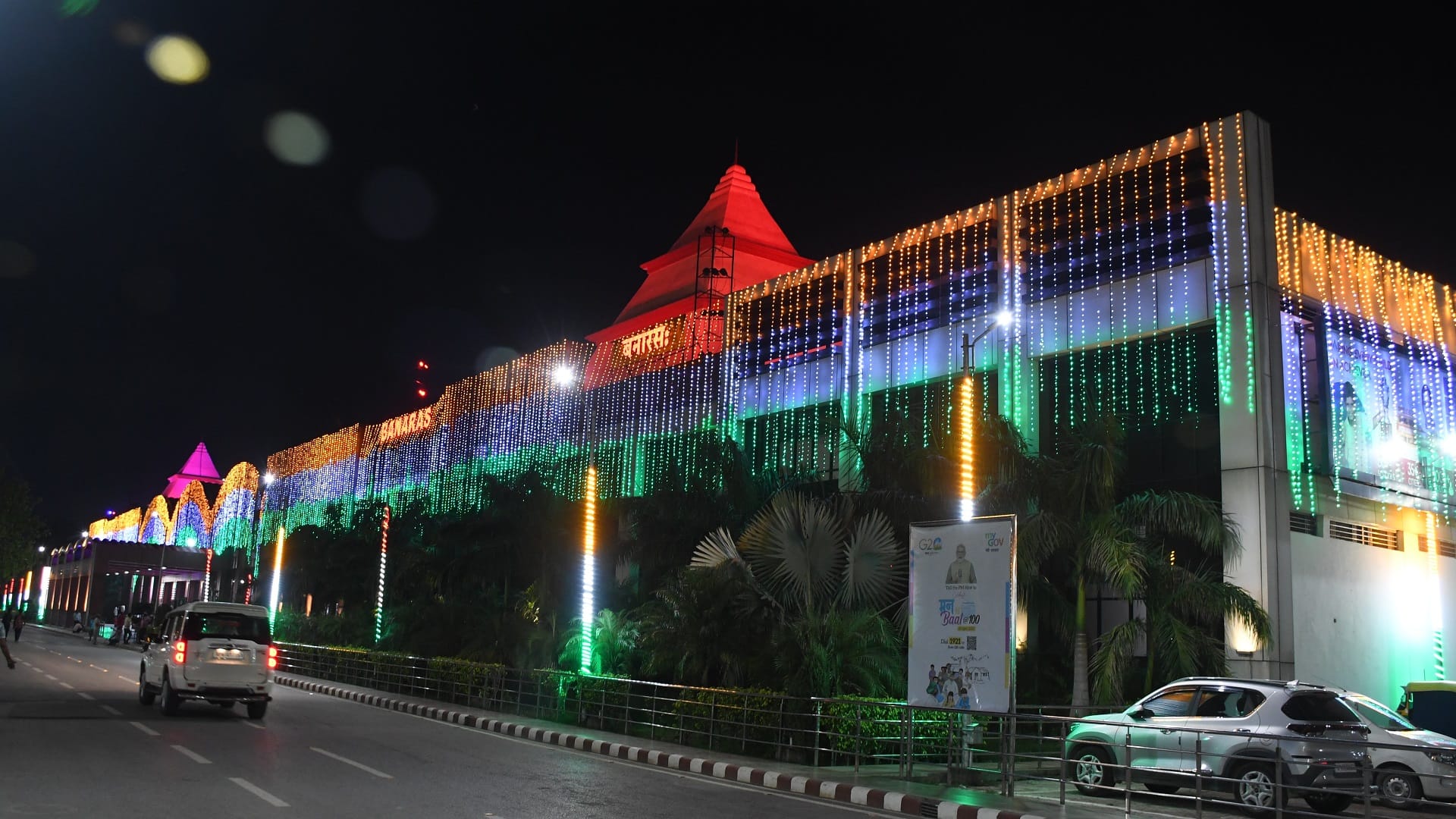 Varanasi decorated for PM grand and beautiful pictures of roads, stations and venue