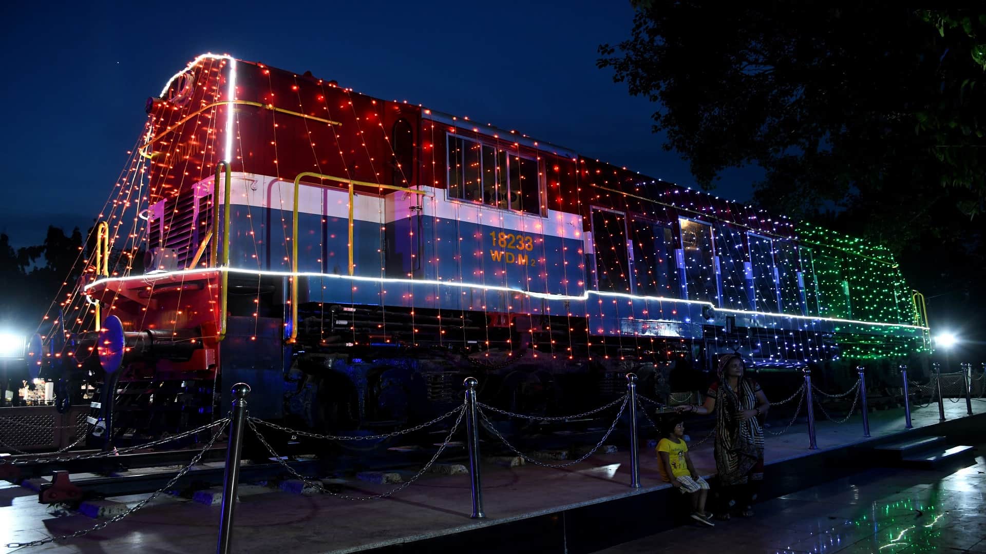 Varanasi decorated for PM grand and beautiful pictures of roads, stations and venue