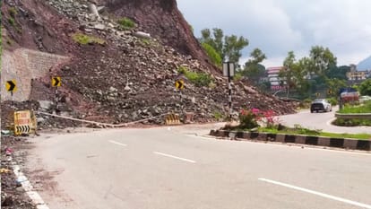 Himachal News: Landslide continues on kalka shimla national highway five