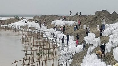 Six houses collapsed due to erosion in Sharda river in Lakhimpur Kheri