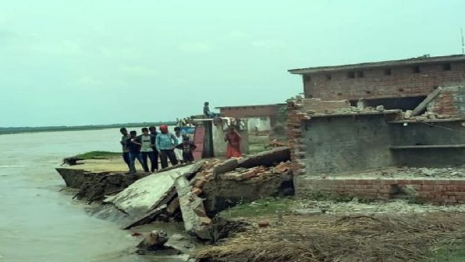 Six houses collapsed due to erosion in Sharda river in Lakhimpur Kheri