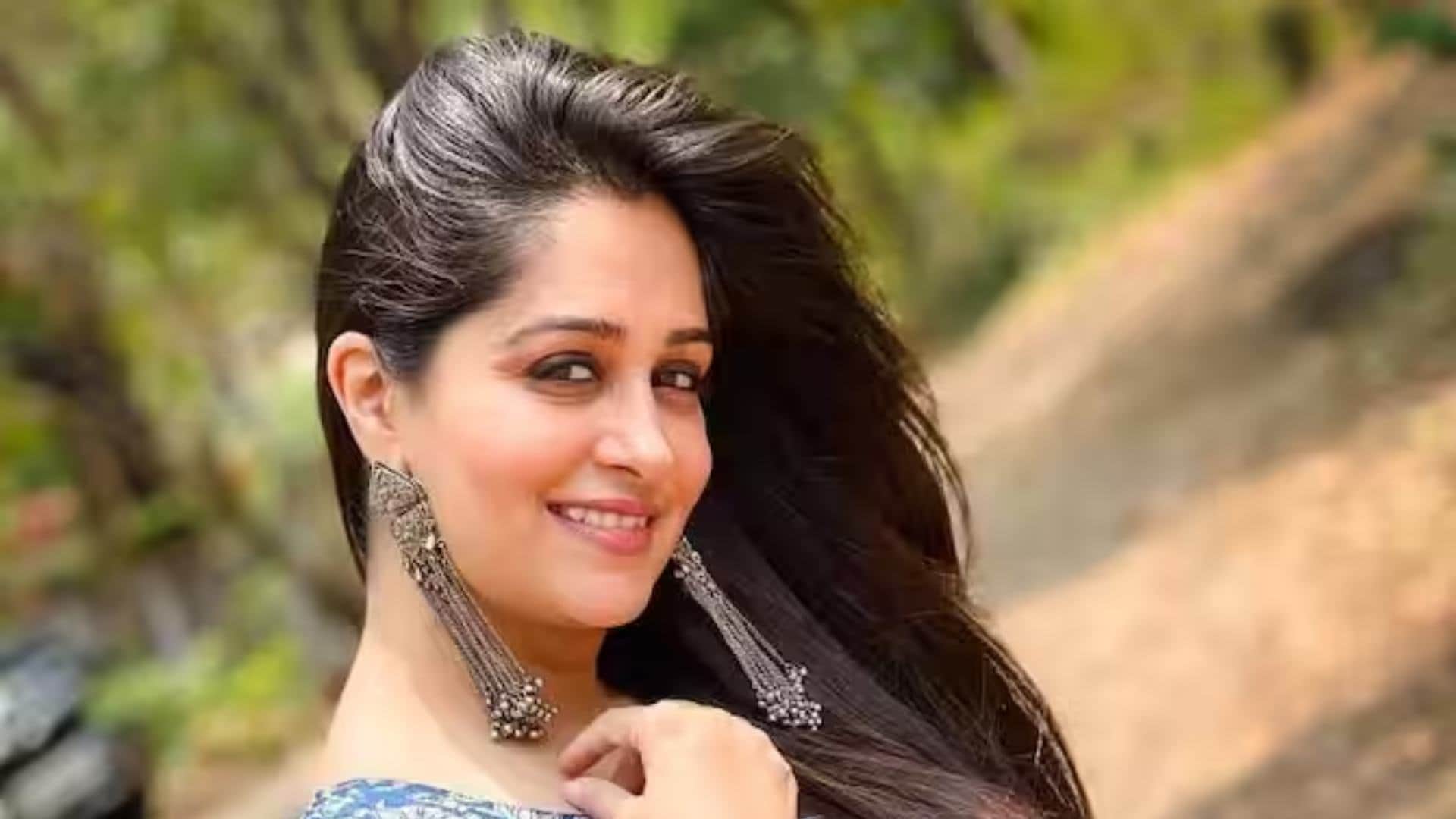 These Hot TV Actresses Were Air Hostess Before Starting Acting Careers Deepika Kakkar Akanksha Puri