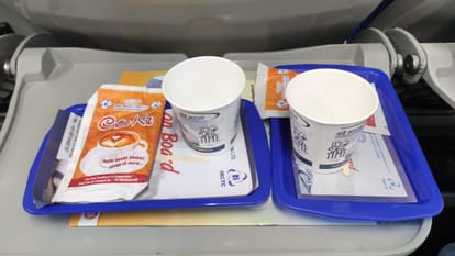 gorakhpur to lucknow vande bharat live