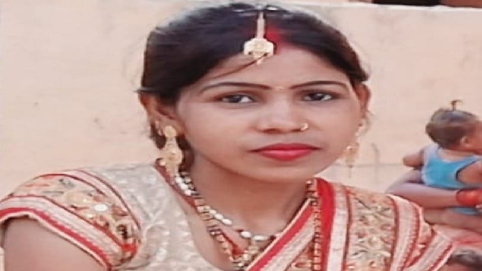 Married woman dies in suspicious circumstances in shahjahanpur