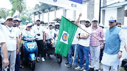 Dehradun: एक फोन कॉल पर मिलेगी राजधानी के लोगों को ये सुविधाएं, सीएम धामी ने किया योजना का फ्लैग ऑफ CM Dhami flagged off Apni Sarkar Citizen Services at Your Doorstep Scheme Dehradun Uttarakhand news in hindi