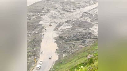 Heavy Rains Himachal: भारी बारिश से 133 सड़कें और 1694 पेयजल स्कीमें ठप, पत्थर लगने से व्यक्ति की मौत Heavy Rains Himachal: 133 roads and 1694 drinking water schemes stalled in Himachal due to heavy rains, a per