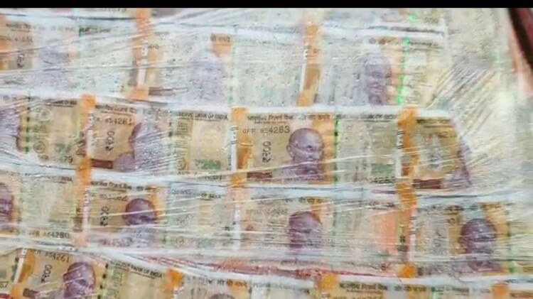 Kanwar Yatra: Sagar carrying Kanwar decorated with one lakhs 51 thousand notes, moving forward chanting Bhole