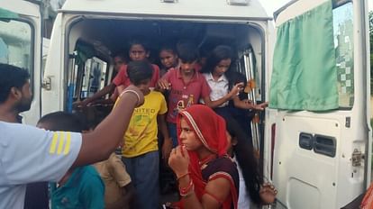 Bihar : मिड डे मिल का खाना खाकर इस स्कूल के 100 स्टूडेंट्स बीमार; आरोप- खाने में छिपकली गिरी थी Bihar News: students of this school fell ill after consuming mid-day meal in Sitamarhi