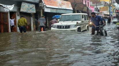 Water logging On The Roads Due To Rain In Smart City Bareilly