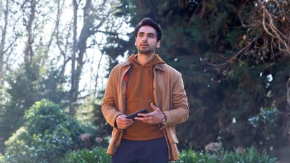 Adhuraa Review in Hindi By Pankaj Shukla Prime Video Rasika Dugal Ishwak Singh Shrenik Arora Emmay