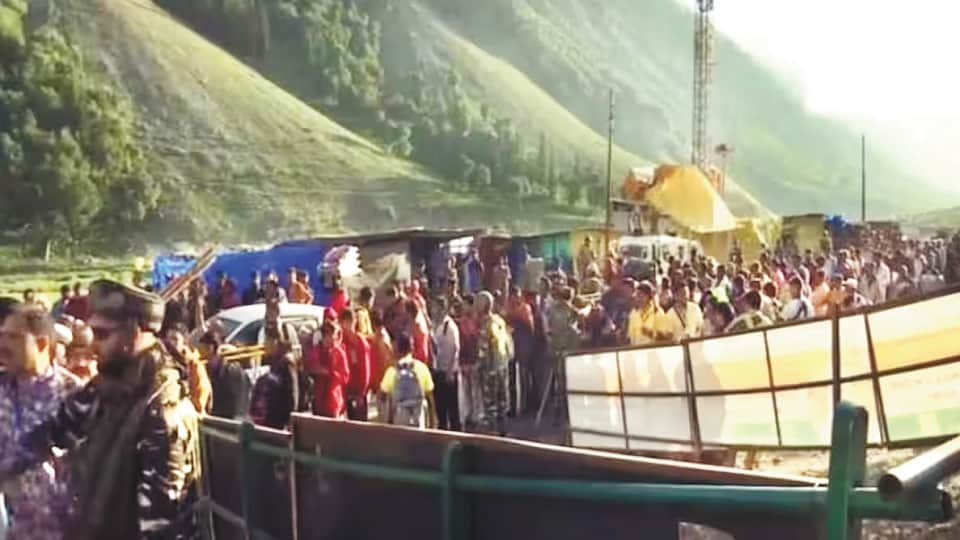 Amarnath Yatra 2023: Yatra halted due to rain, entry to base camp closed