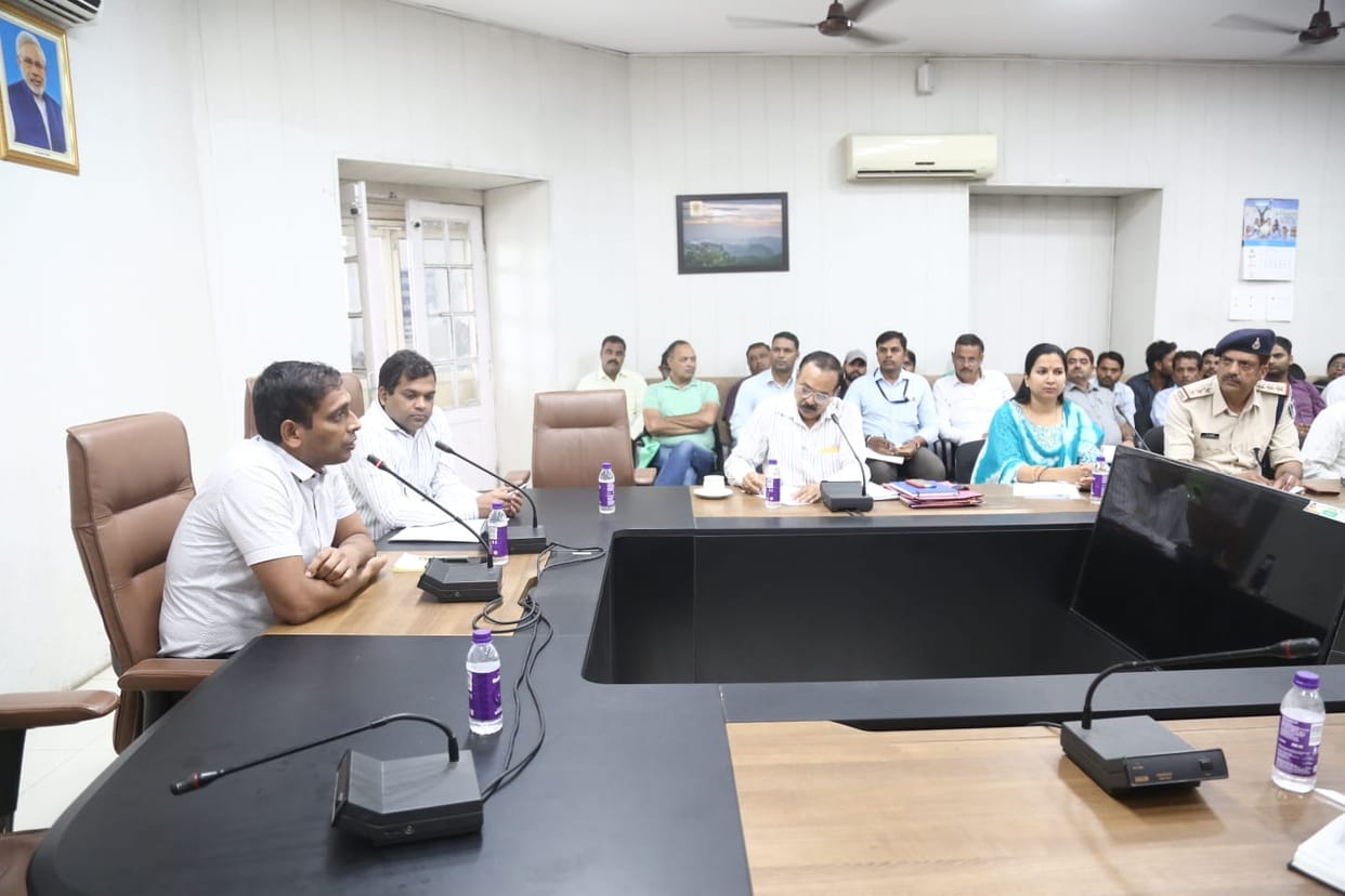Bhopal News: Collector told private school management: Children's safety is your responsibility
