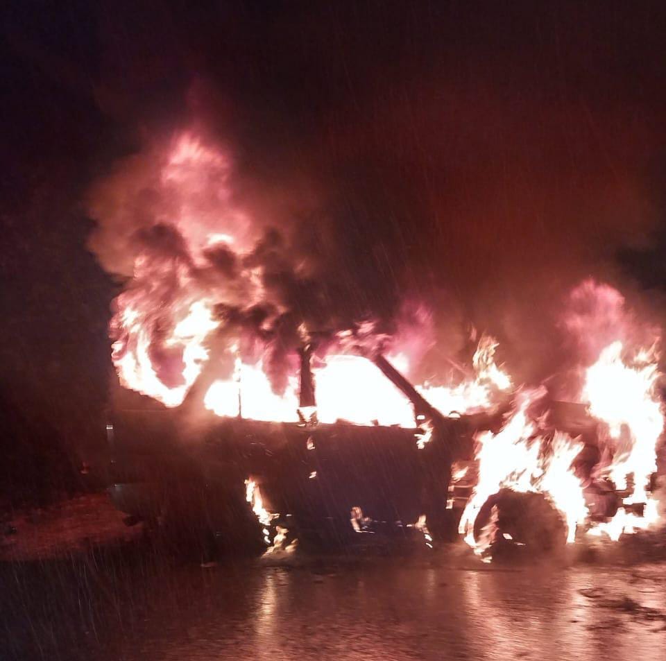 Saharanpur: fir broke out in a moving High speed safari car on Doon Highway, passengers survived by jumping