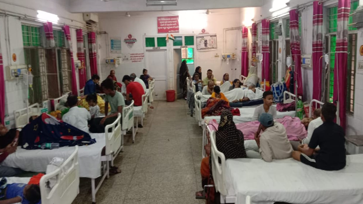 40 percent shortage of doctors in government hospitals of varanasi Health Minister should tell how will 24 hou