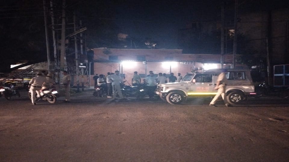 Indecent behavior and assault on three electrical workers of complaint center in Ambala, 20-25 nominated